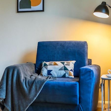 Grange Studio Apartment - Heathrow Staines-upon-Thames Buitenkant foto
