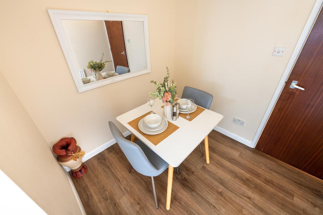 Grange Studio Apartment - Heathrow Staines-upon-Thames Buitenkant foto