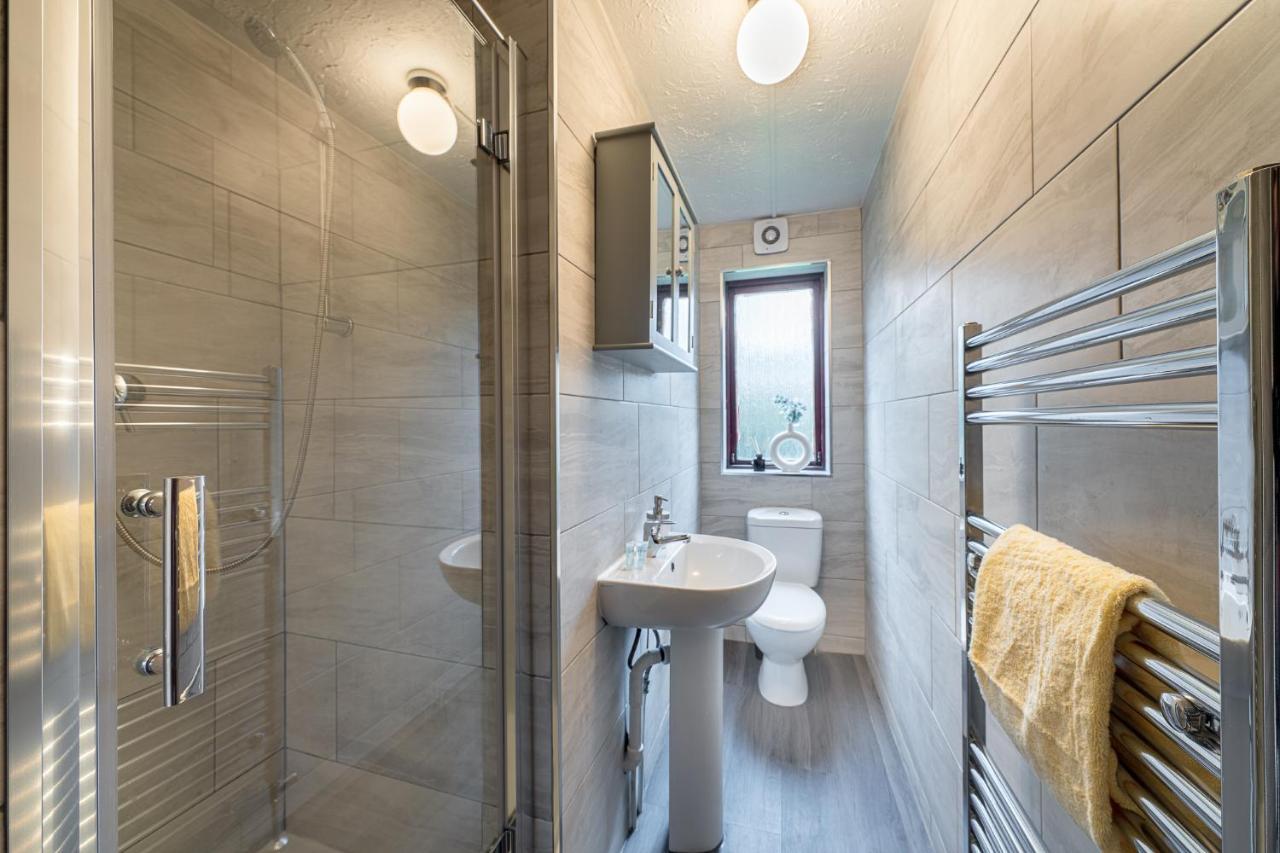 Grange Studio Apartment - Heathrow Staines-upon-Thames Buitenkant foto
