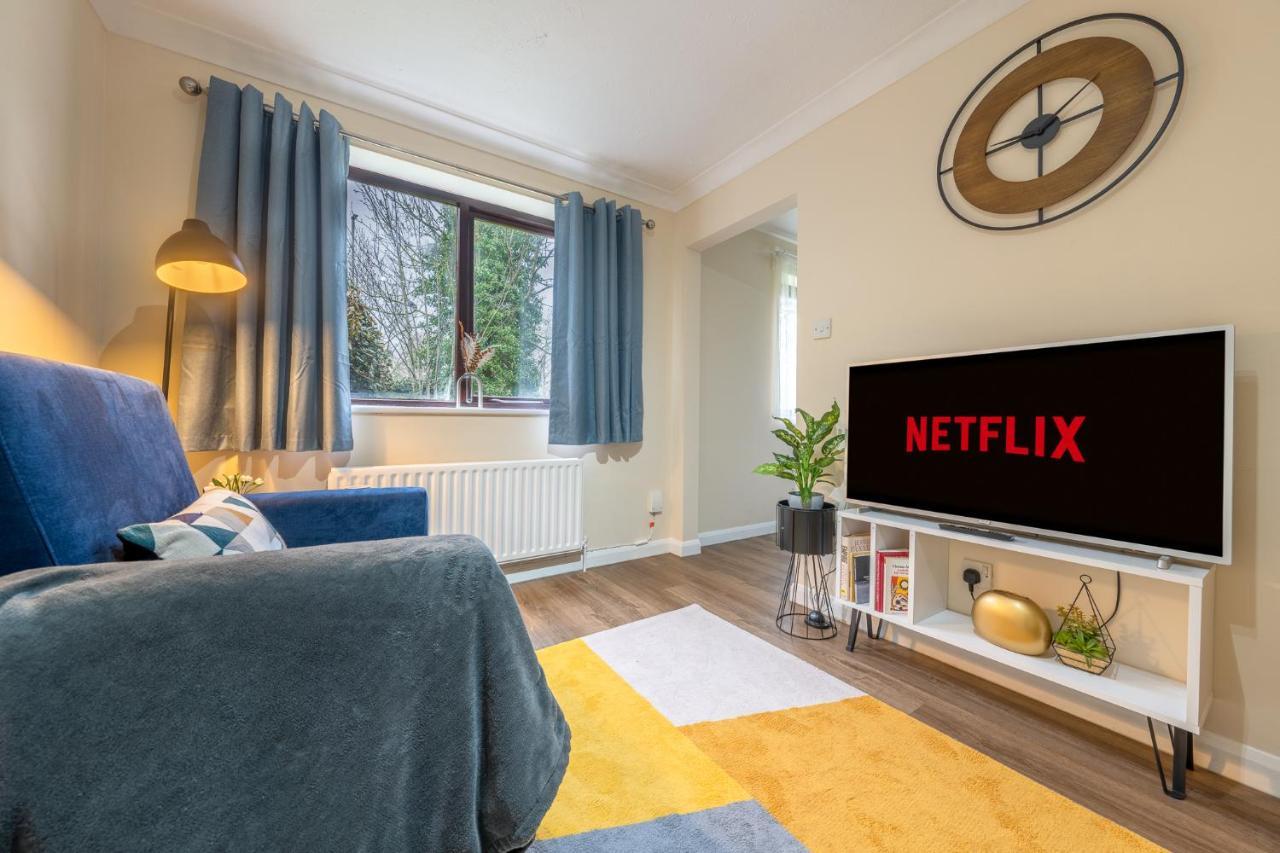 Grange Studio Apartment - Heathrow Staines-upon-Thames Buitenkant foto
