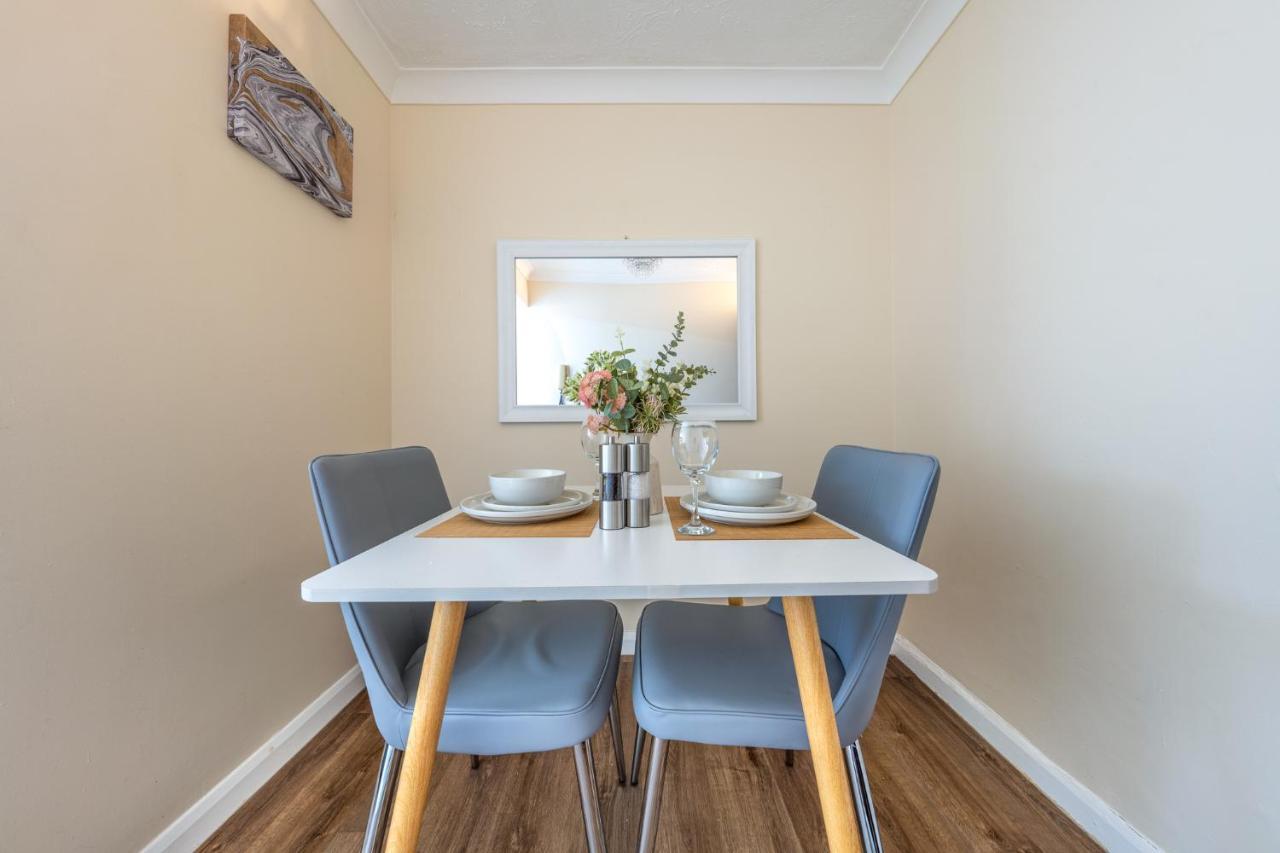 Grange Studio Apartment - Heathrow Staines-upon-Thames Buitenkant foto
