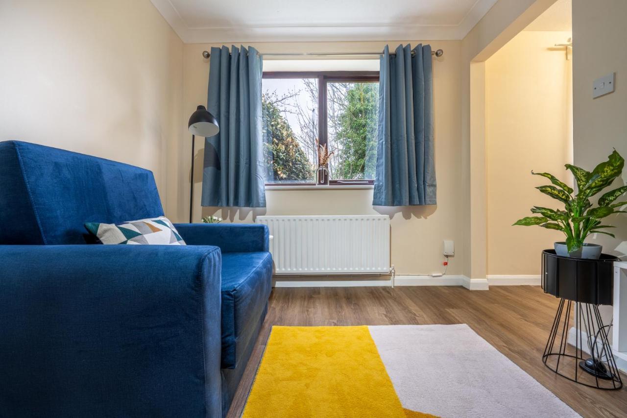 Grange Studio Apartment - Heathrow Staines-upon-Thames Buitenkant foto