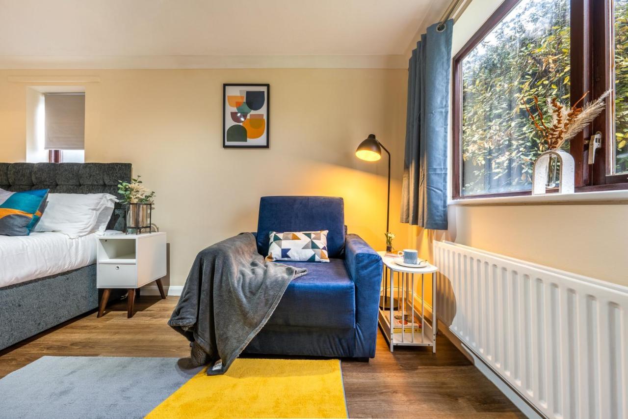 Grange Studio Apartment - Heathrow Staines-upon-Thames Buitenkant foto