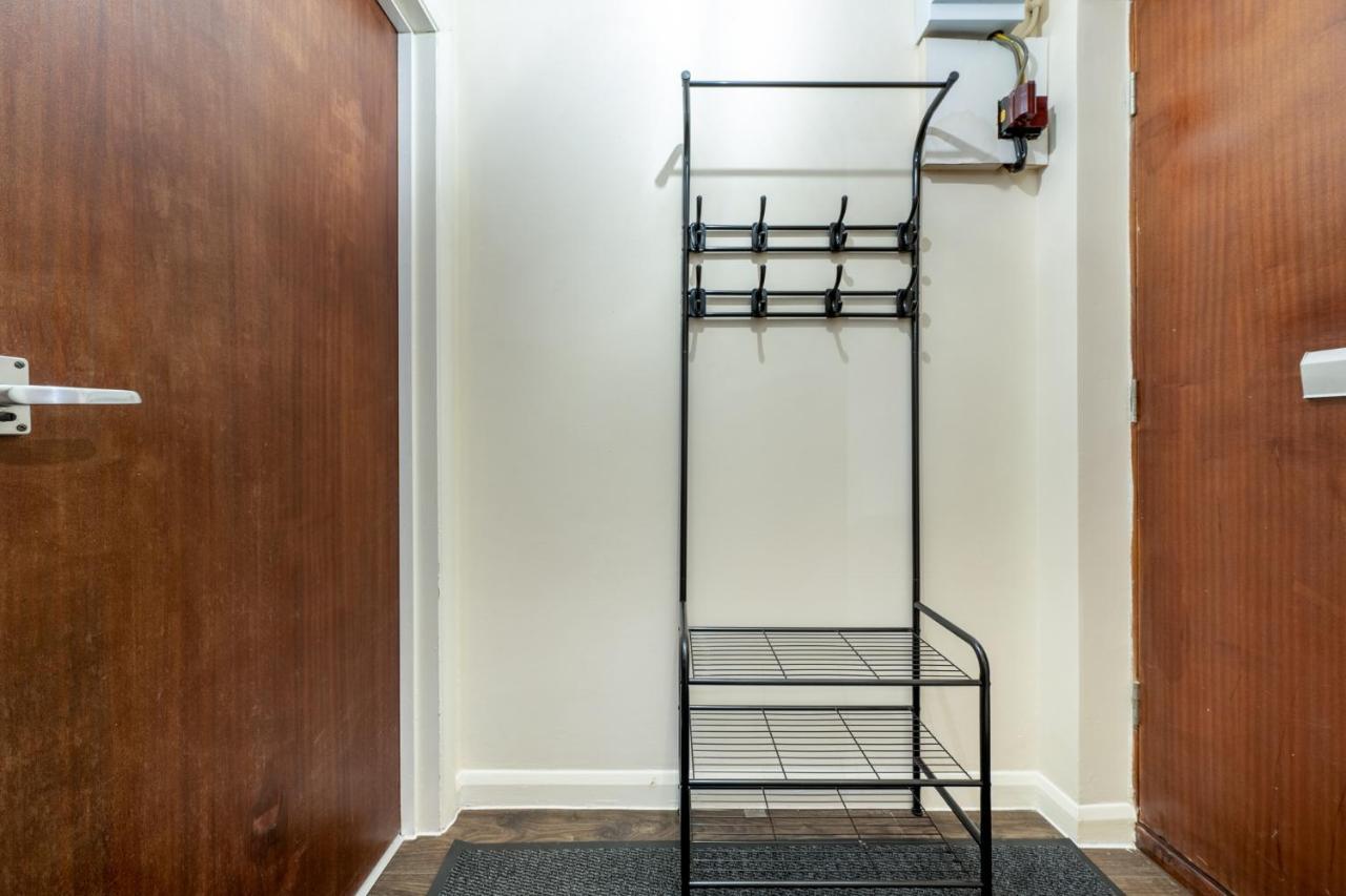 Grange Studio Apartment - Heathrow Staines-upon-Thames Buitenkant foto