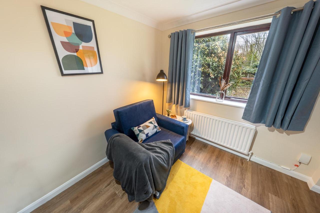 Grange Studio Apartment - Heathrow Staines-upon-Thames Buitenkant foto