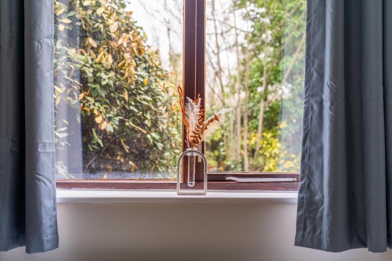 Grange Studio Apartment - Heathrow Staines-upon-Thames Buitenkant foto