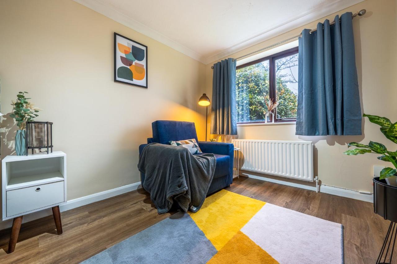 Grange Studio Apartment - Heathrow Staines-upon-Thames Buitenkant foto