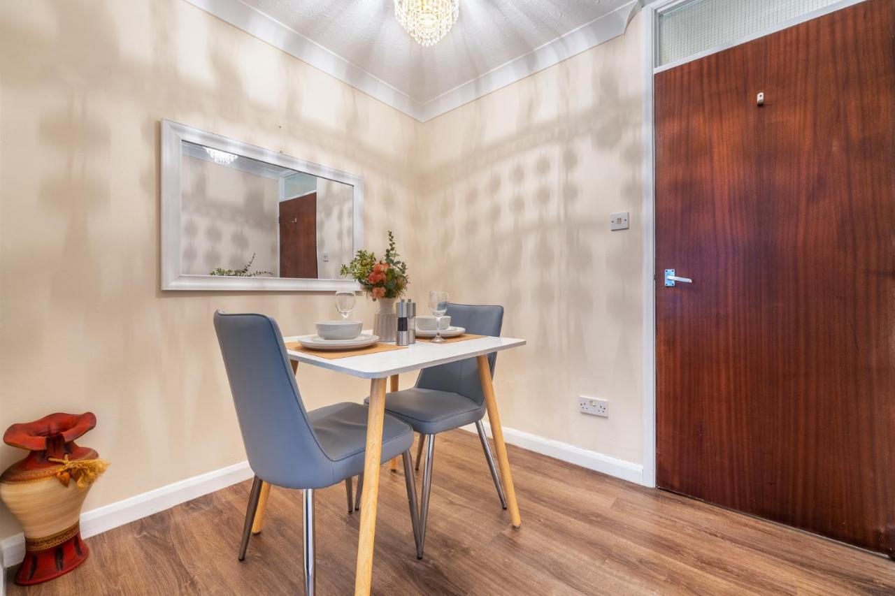 Grange Studio Apartment - Heathrow Staines-upon-Thames Buitenkant foto