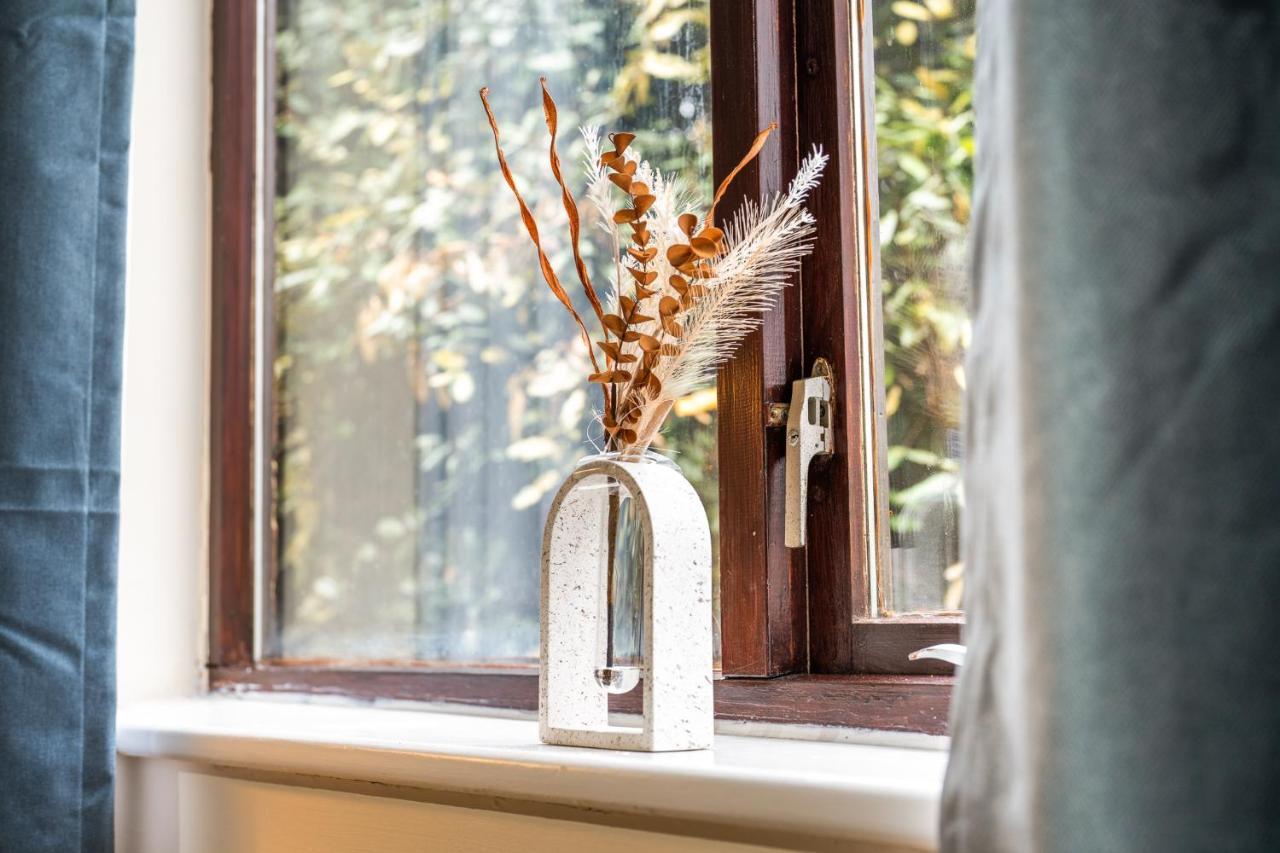 Grange Studio Apartment - Heathrow Staines-upon-Thames Buitenkant foto