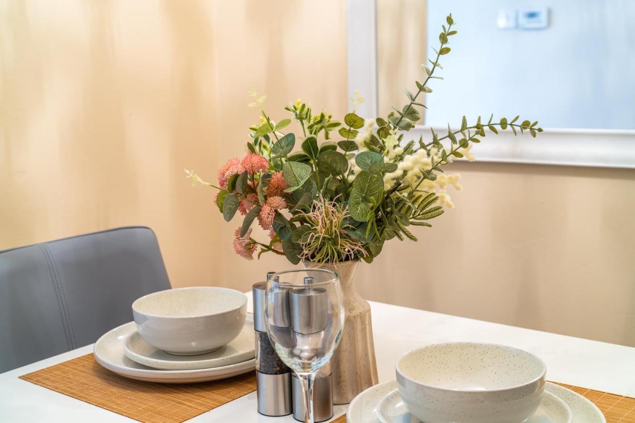 Grange Studio Apartment - Heathrow Staines-upon-Thames Buitenkant foto